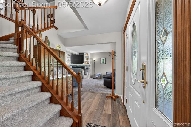 7841 Rampart Trail, Waterford, MI 48327