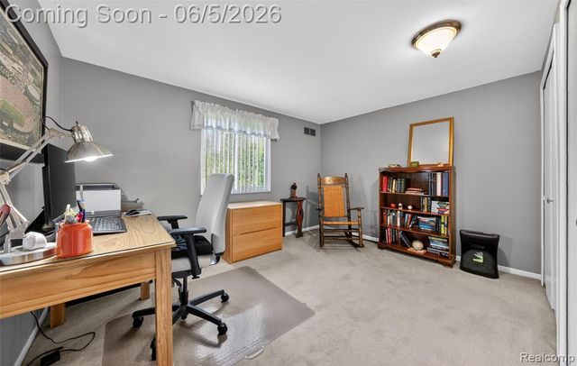 7841 Rampart Trail, Waterford, MI 48327