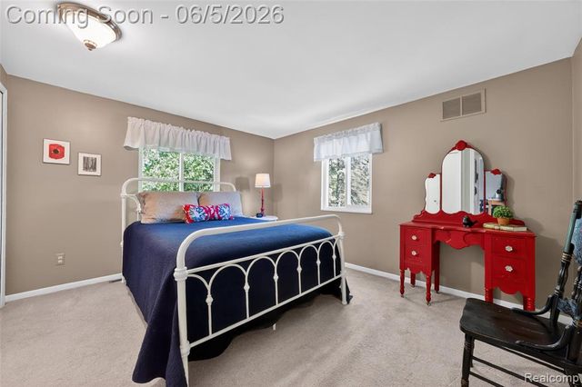 7841 Rampart Trail, Waterford, MI 48327