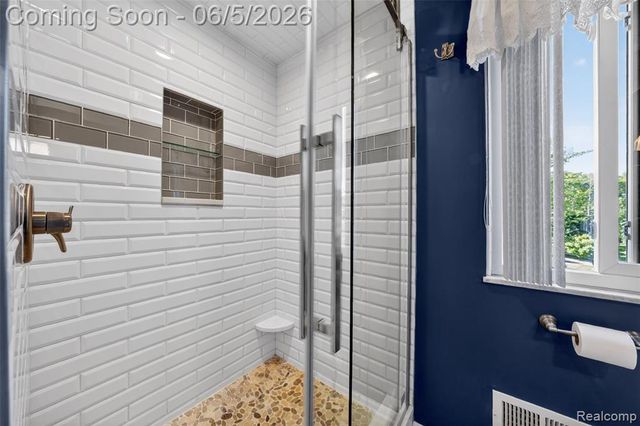 7841 Rampart Trail, Waterford, MI 48327