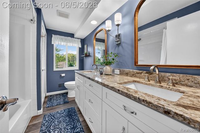 7841 Rampart Trail, Waterford, MI 48327