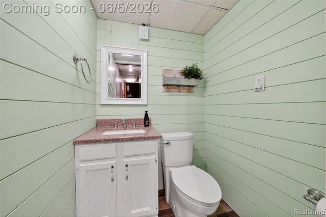 7841 Rampart Trail, Waterford, MI 48327