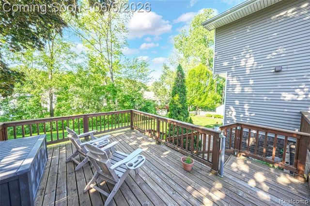 7841 Rampart Trail, Waterford, MI 48327