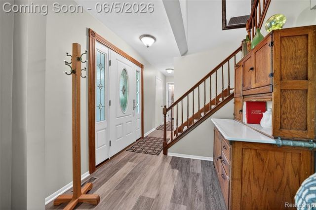 7841 Rampart Trail, Waterford, MI 48327