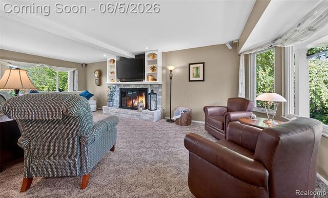 7841 Rampart Trail, Waterford, MI 48327