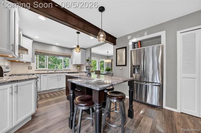 7841 Rampart Trail, Waterford, MI 48327