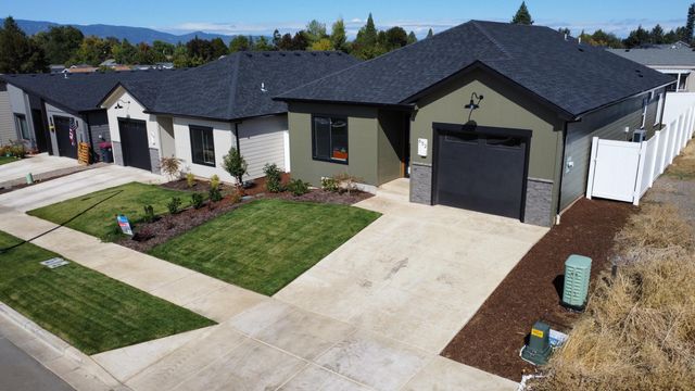 645 Terrazzo Way, Medford, OR 97501