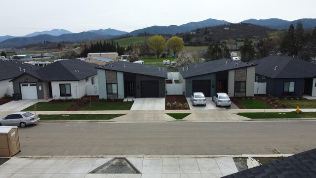 645 Terrazzo Way, Medford, OR 97501