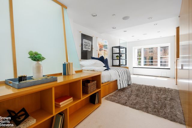 42 DOWNING Street, New York City, NY 10014