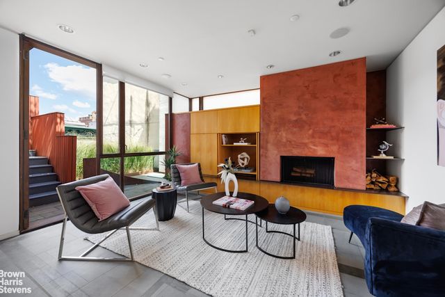 42 DOWNING Street, New York City, NY 10014