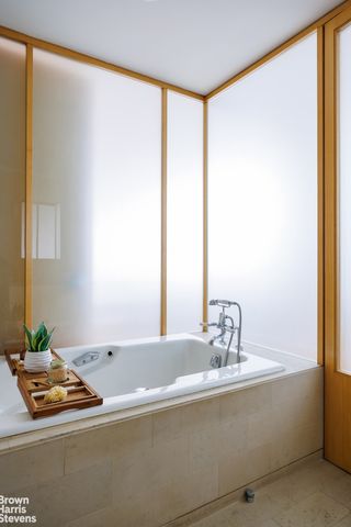 42 DOWNING Street, New York City, NY 10014