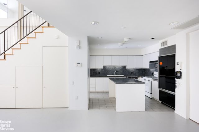 42 DOWNING Street, New York City, NY 10014