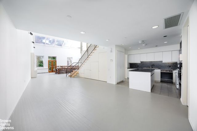 42 DOWNING Street, New York City, NY 10014