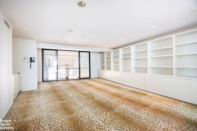 42 DOWNING Street, New York City, NY 10014