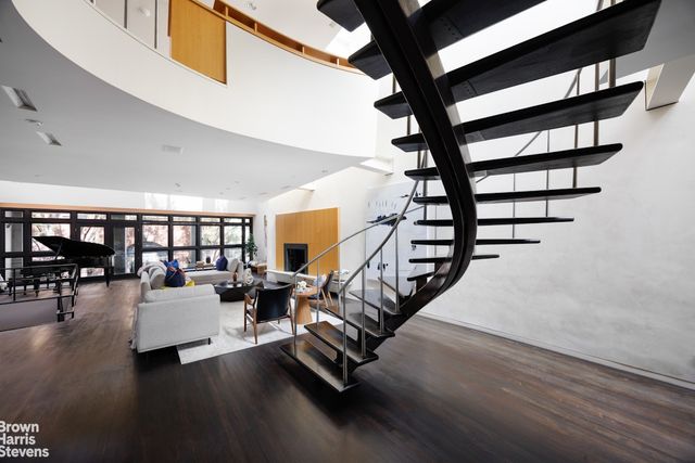 42 DOWNING Street, New York City, NY 10014