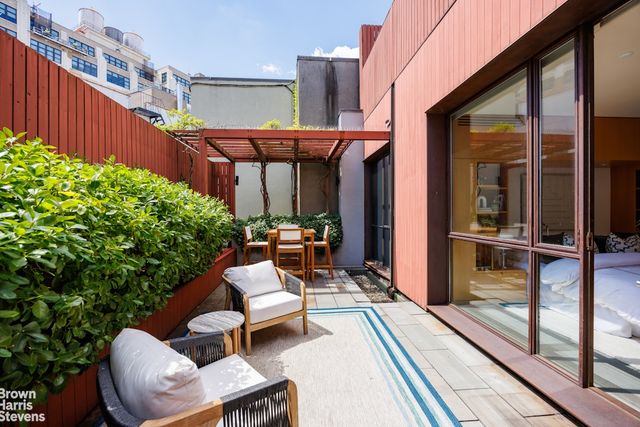 42 DOWNING Street, New York City, NY 10014