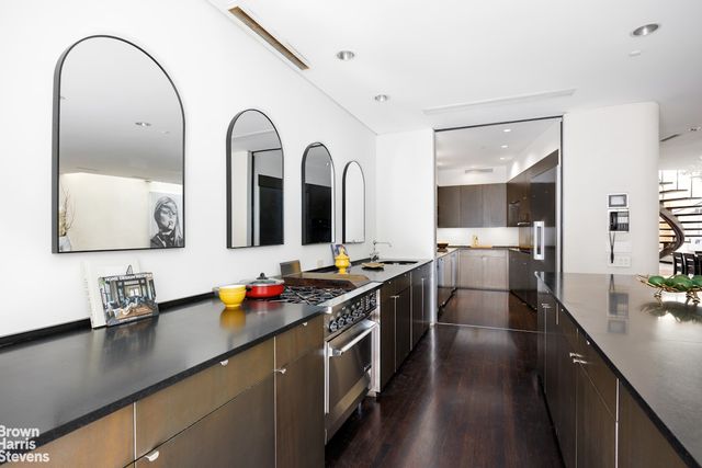 42 DOWNING Street, New York City, NY 10014