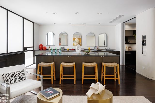 42 DOWNING Street, New York City, NY 10014