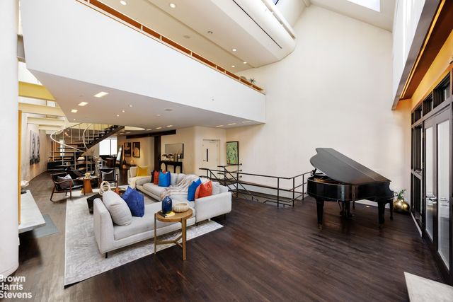 42 DOWNING Street, New York City, NY 10014