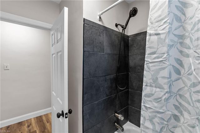 18 Beverly ST, Hampton, VA 23669