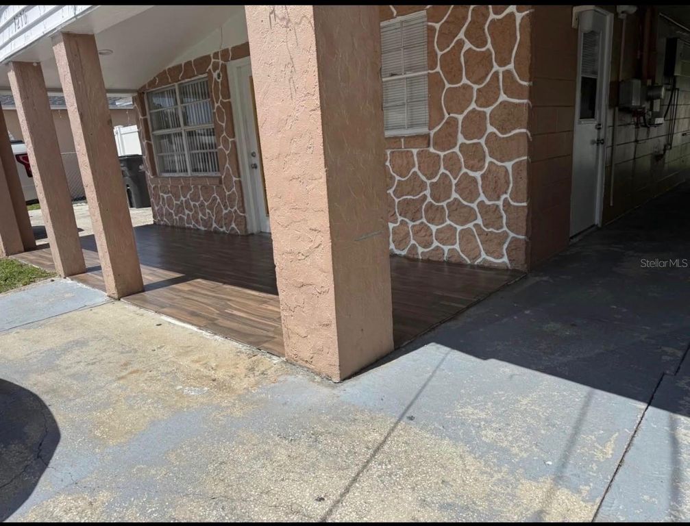 Image 2 of property listing at 7210 N HUBERT AVENUE, Tampa, FL 33614