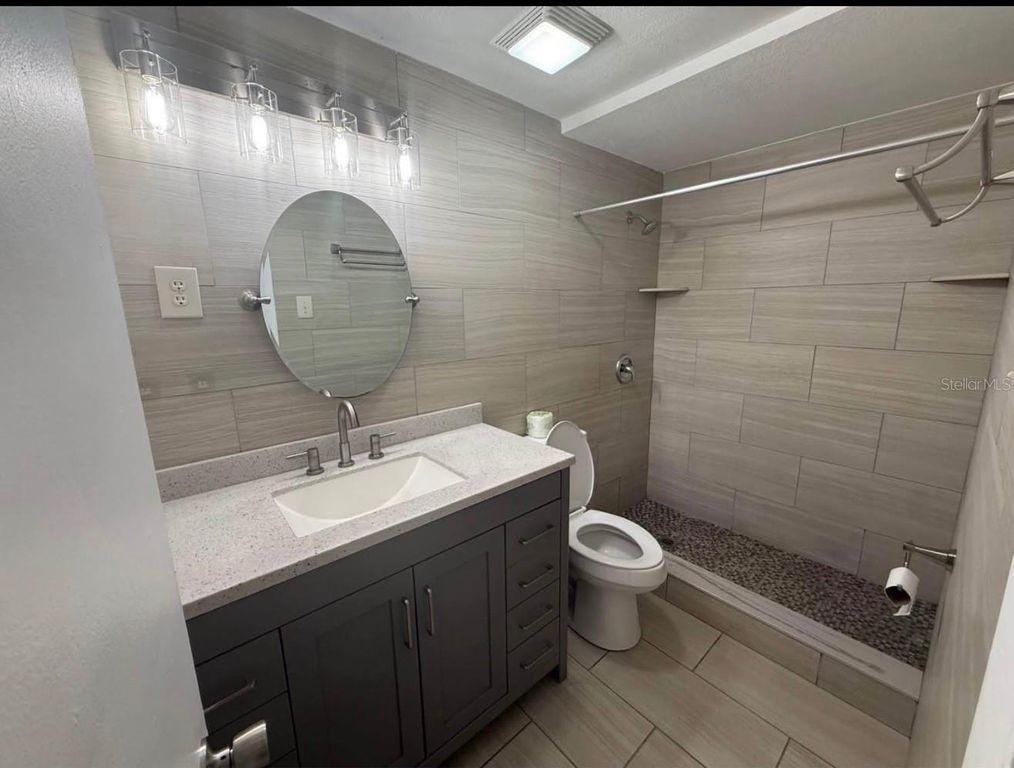 Image 11 of property listing at 7210 N HUBERT AVENUE, Tampa, FL 33614
