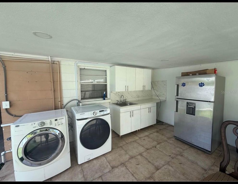 Image 12 of property listing at 7210 N HUBERT AVENUE, Tampa, FL 33614