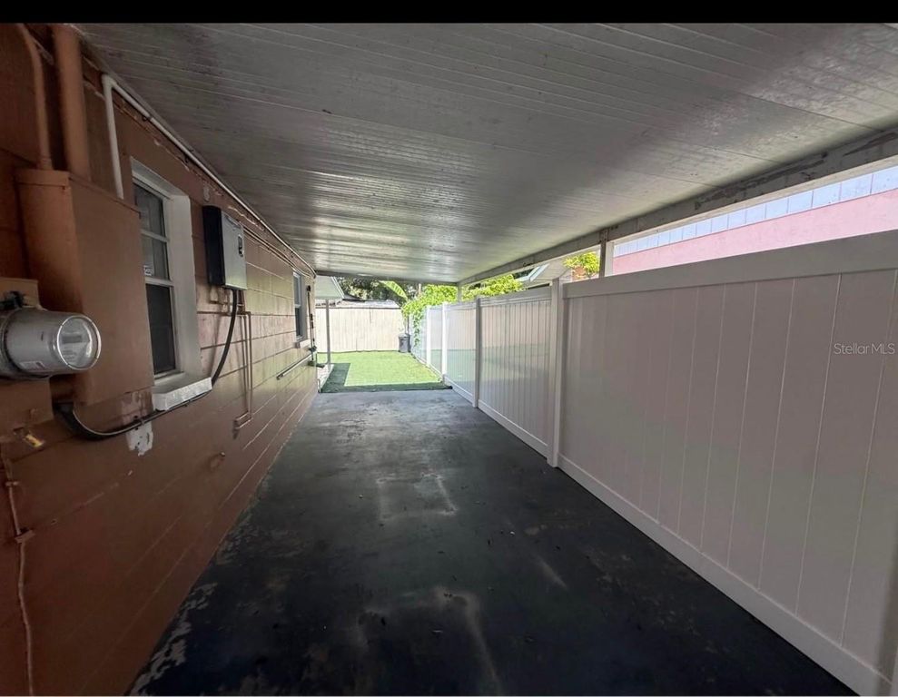 Image 13 of property listing at 7210 N HUBERT AVENUE, Tampa, FL 33614