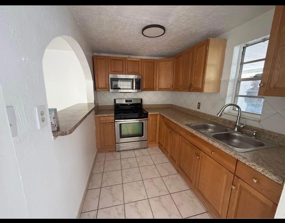 Image 4 of property listing at 7210 N HUBERT AVENUE, Tampa, FL 33614