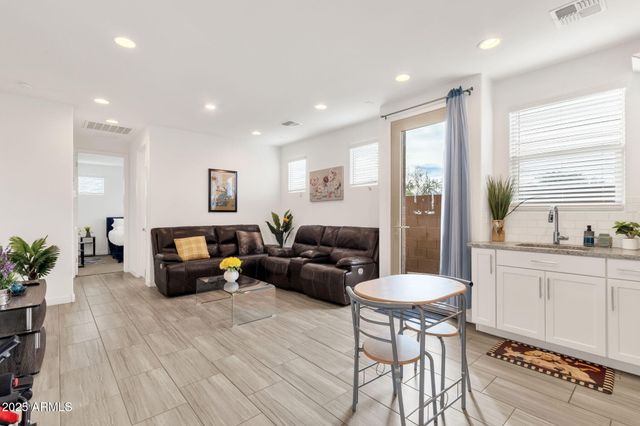 3829 S 64TH Drive, Phoenix, AZ 85043