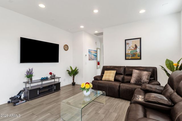 3829 S 64TH Drive, Phoenix, AZ 85043