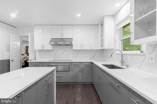 820 RIDGE DR, Mclean, VA 22101