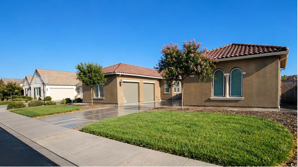 Image 4 of property listing at 3601 Lark Avenue, Visalia, CA 93291