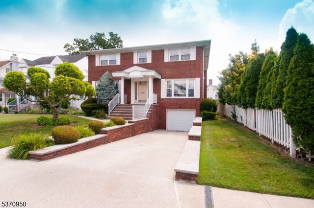 13 Hillside Rd, Elizabeth City, NJ 07208