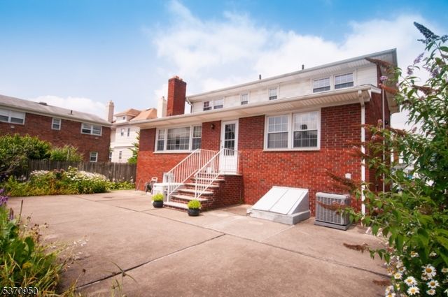 13 Hillside Rd, Elizabeth City, NJ 07208