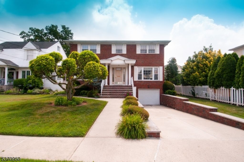 13 Hillside Rd, Elizabeth City, NJ 07208