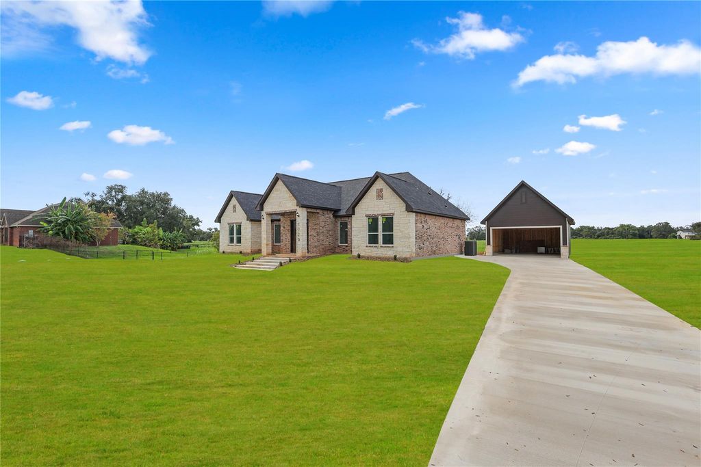 1720 Flintlock Court, Angleton, TX 77515