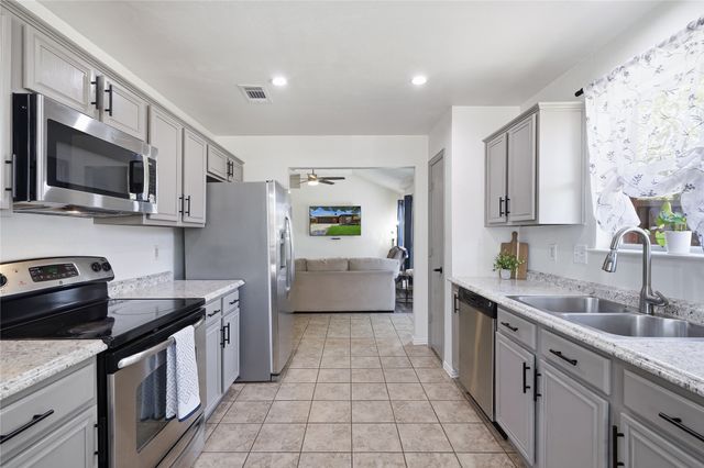1152 Lake Bluff Drive, Little Elm, TX 75068