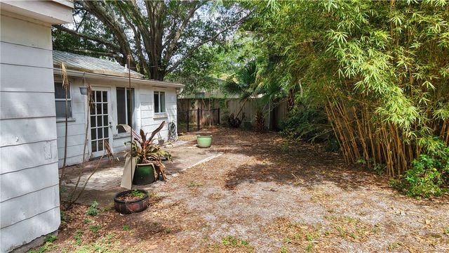 2546 Vero Beach Avenue, Vero Beach, FL 32960