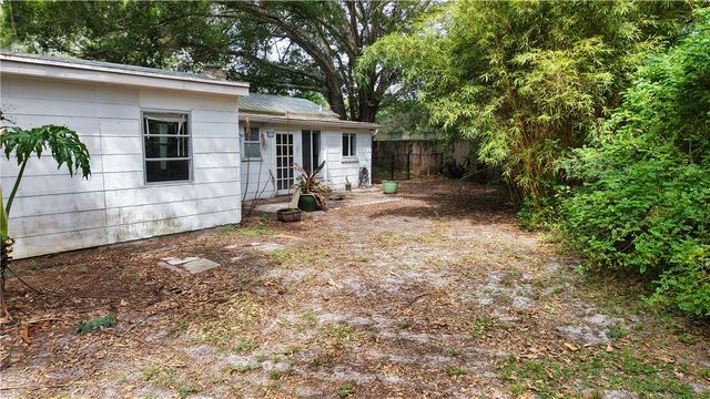 2546 Vero Beach Avenue, Vero Beach, FL 32960