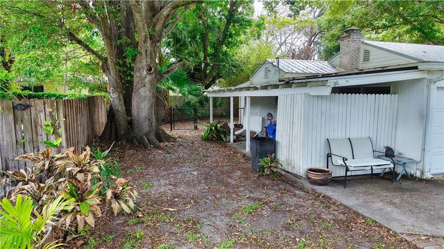 2546 Vero Beach Avenue, Vero Beach, FL 32960