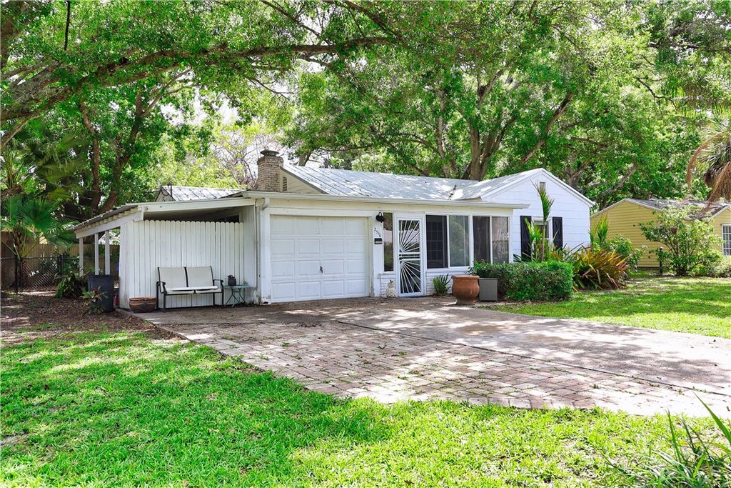 2546 Vero Beach Avenue, Vero Beach, FL 32960