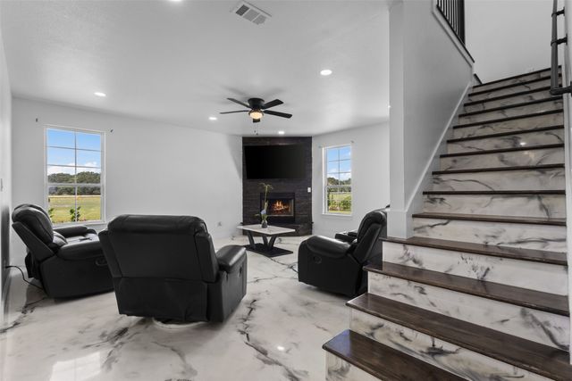 233 Private Road 7786, Wills Point, TX 75169