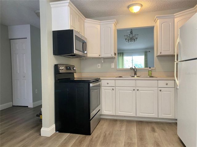 8830 CORAL PALMS COURT B, Kissimmee, FL 34747