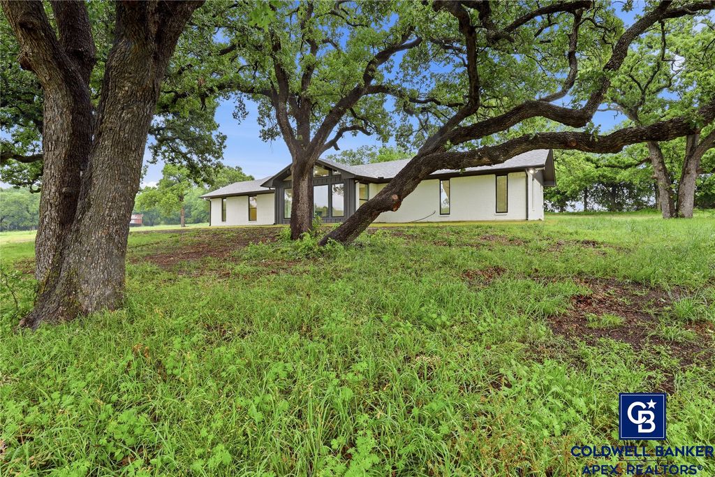 11458 State Highway 171, Covington, TX 76636