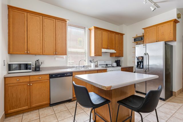 3809 N Kenmore Avenue, Chicago, IL 60613