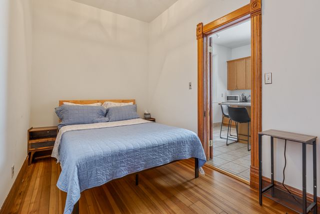 3809 N Kenmore Avenue, Chicago, IL 60613