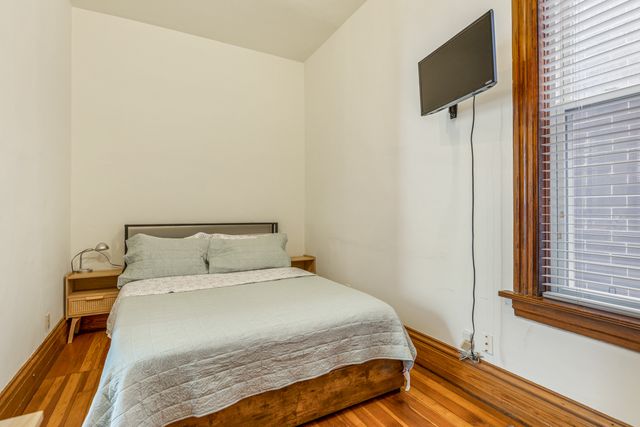 3809 N Kenmore Avenue, Chicago, IL 60613