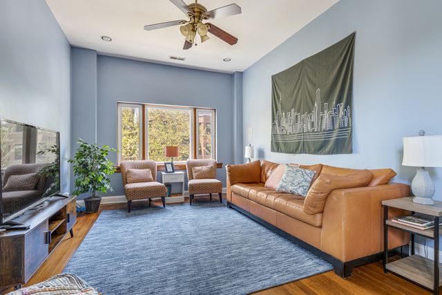 3809 N Kenmore Avenue, Chicago, IL 60613