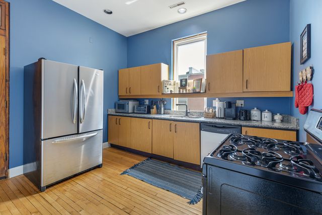 3809 N Kenmore Avenue, Chicago, IL 60613